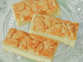 step5: 3) 放入焗爐, 用180c焗10分鐘至金黃色, 出爐放至微暖後切件便可