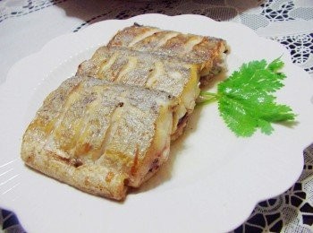 step4: 盛盤瀝乾或用餐巾紙輕輕按壓擦乾多餘油脂就完成囉~