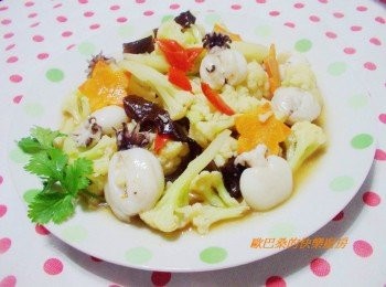 step6: 簡單味美白花椰菜燴小花枝就完成囉。