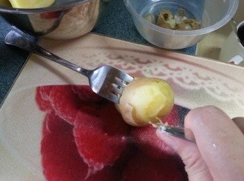 step2: 將薯仔去皮