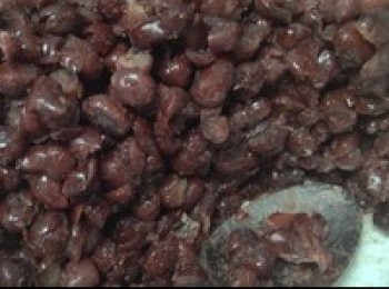 step1: 紅豆： 紅豆1 份，水3份煮到快乾水的時候加入白糖，煮到剛乾水就可以。待用