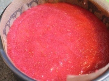 step7: 把果凍漿倒在乳酪蛋糕的最上層, 冷藏40-50分鐘, 或至蛋糕凝固即完成. 最後可在表面裝飾水果或鮮奶油