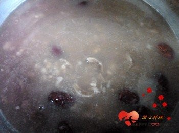 step4: 煮約25分鐘後加入黑糖拌勻,關火悶5~10分鐘