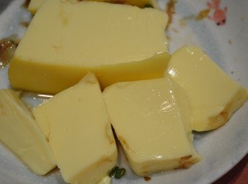 step9: 做好的雞蛋豆腐非常細膩嫩滑，切開後一點蛋洞也沒有，很平滑。我切了幾塊去煎，做出來味道、質感也非常似市售的玉子豆腐。