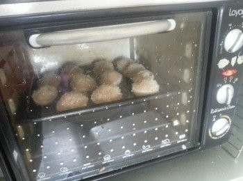 step9: 4-焗爐預熱200c5分鐘,用上火,放入爐前噴油於麵包糠上,焗15分鐘至麵包糠金黃色即可目測.(可以配沙律醬或茄汁進食)