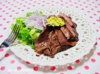 step10: 媲美五星級料理的迷迭香霜降牛排就完成囉。