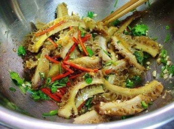 step5: 將步驟4全部拌勻ˊ如果愛吃辣也可加點紅辣油ˊ 然後密封放冷藏使其更入味ˊ隨時享吃再盛盤享用即可