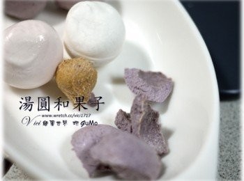 step9: 紫色部份就是把一顆紫湯圓軟後拆下外皮來做表情及耳朵