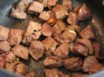 step3: 再將牛肉下鍋煎到酥香