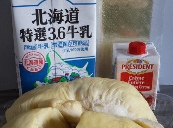 step1: 先將榴槤肉用攪拌機打爛，備用。