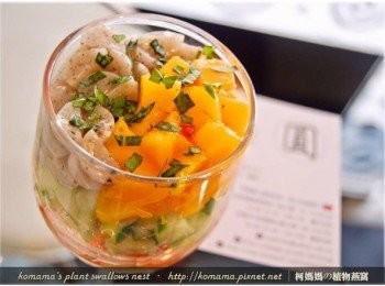 step7: 最後加入由橄欖油、檸檬汁、九層塔葉、蘋果醋與胡椒調和而成的醬汁。