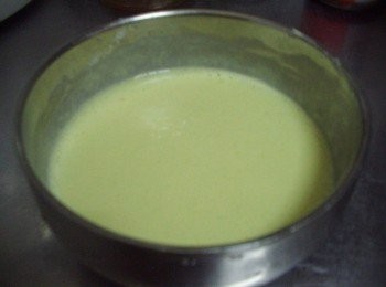 step2: 準備好炸香菇粉ˊ以粉1:水3的比例調勻備用 (一般超商販售的酥炸粉也適用ˊ還有許多不同口味可選擇)