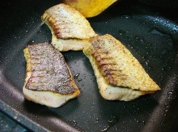 step7: 翻面後再煎至熟透金黃即可