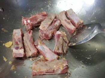 step4: 落金莎骨炒香