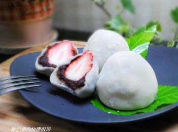 step10: 皮Q餡美味的草莓大福就完成囉。