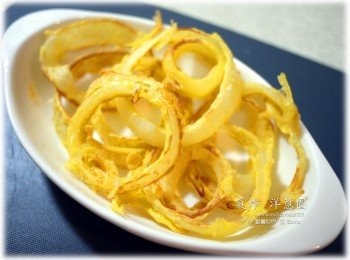 step4: 10分鐘後，一盤漂亮又美味的洋蔥圈就好嘍