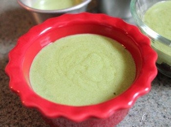 step4: 再把乳酪糊倒入容器, 冷藏2小時後即可食用