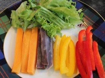 step1: 紅/紫地瓜切條蒸熟,與蔬菜切成條狀備用