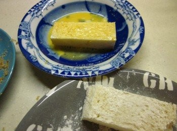 step8: 依序沾中筋麵粉.蛋液.麵包粉