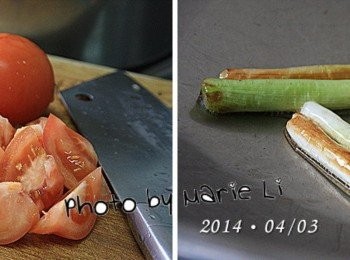 step2: 蕃茄、洋蔥切成塊狀、蔥切段 起油鍋先將蔥段爆香備用‧‧‧ ※ 洋蔥沒拍到~ ( 驚 )