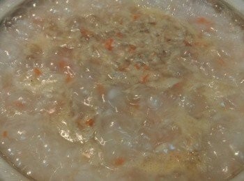 step3: 將材料放入砂鍋裡一起攪拌，把調味料放一起攪拌。