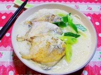 step6: 魚先煎過會比單純水煮更具風味ˊ 又加上扁魚的煸香ˊ口感也更有層次ˊ 雖然清爽但香氣十足