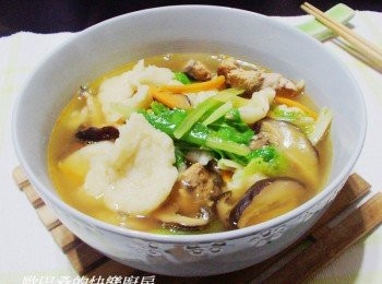 step9: 麵疙瘩一次多做些ˊ於步驟1完成後ˊ涼透ˊ塑膠袋滴少許油ˊ 直接冷凍處理ˊ要吃再拿出來也十分方便ˊ擺個1星期都沒問題喔。 趕緊試試吧~^^