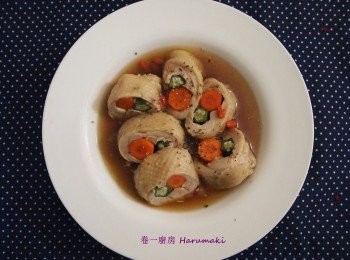 step7: 食用時剪開棉線, 雞卷切片, 淋上調味酒, 冷盤完成