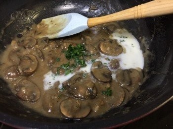 step7: 隨個人喜好加入蕃茜碎，加少許海鹽及黑楜椒碎即成