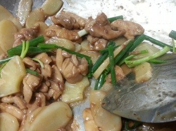 step11: 加入蔥段炒勻即可