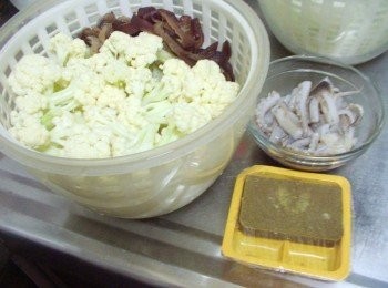 step1: 先準備好所需<span class="group_1">材料</span>ˊ並處理成適當大小