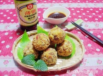 step9: 【龜甲萬 -薄鹽醬油】少了鹽多了健康ˊ 100%純釀造ˊ含鹽量僅10%ˊ比一般醬油低3~4成ˊ 沒有刺鼻加工味ˊ味道回甘不死鹹ˊ 少鹽美味依舊不減ˊ最棒的是ˊ這樣沒負擔的好滋味ˊ 用來煎ˊ煮ˊ炒ˊ炸ˊ沾ˊ做任何料理都非常適合。