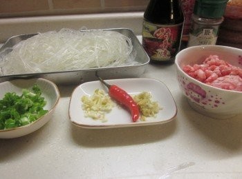 step1: 備齊材料.冬粉泡軟備用