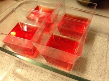 step2: 放入啫喱杯內，放涼