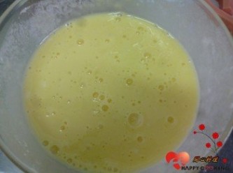 step2: 麵粉與水調勻,加雞蛋與<span class="group_2">調味</span>攪拌均勻