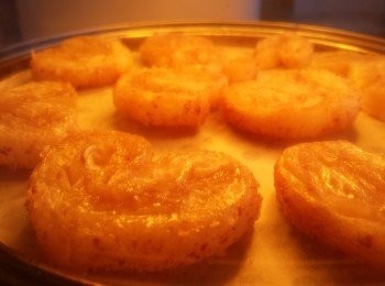 step7: 焗8分鐘, 反轉蝴蝶酥再焗6分鐘即可。