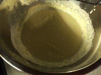 step4: 加入淡忌廉, 用慢速打至均勻即可