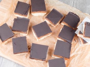 step6: 切件享用，可放入密封盒內，放入雪櫃可存放一個星期