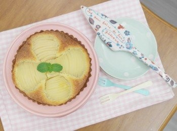 step11: 溫暖出爐「法式洋梨塔」，瞬間心花怒放 ♡ 還沒品嘗之前默默地觀賞它也有滿足的心情^^