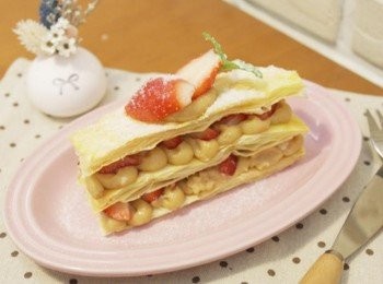 step7: "草莓千層派"是不是很簡單呢~~~輕鬆把高級甜點端上桌&gt;///