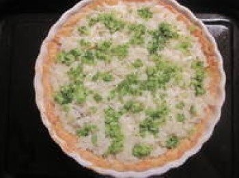 step12: 灑上乳酪絲及綠花椰菜末(可省略)以上火200度下火210度烤20分鐘至起司絲融化呈金黃色即可