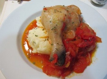 step5: 然後盛盤撒上洋香菜裝飾一下，就大功告成了!