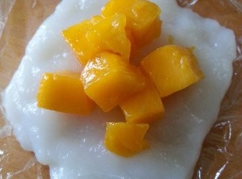 step9: 中間放入適量芒果粒