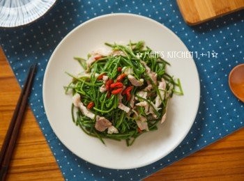 step5: 我實際烹煮這道料理的時間應該只有5分鐘左右，是不是非常快速呢？ 真的是簡單又好吃的一道料理，妳也快來試試看吧~