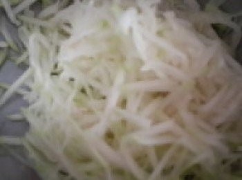 step1: 將蒲瓜去皮挫成絲備用