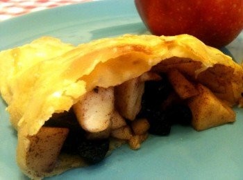 step9: 放進小烤箱烘烤15分鐘，香噴噴的蘋果捲出爐囉。