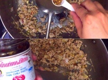 step8: 加入辣椒粉、辣椒膏拌勻