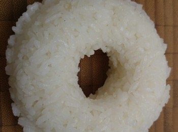 step2: 利用冬甩工具堆砌出冬甩size,需用陰力壓實飯團。