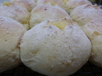 step2: 取出麵團,置室內回溫 5分鐘, 分割 、滾圓、鬆弛 10~15 分鐘