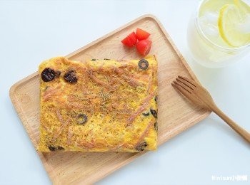 step13: 蛋皮的表面可視個人喜好焦度來決定煎的時間